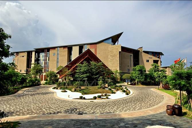 正中高尔夫旅馆